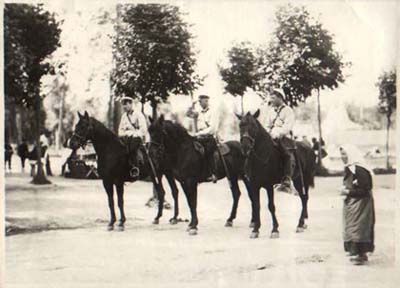 miliisit1.jpg (29238 bytes)